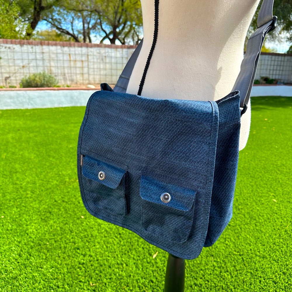 Columbia AZZA II Messenger bag - textured blue and grey pattern